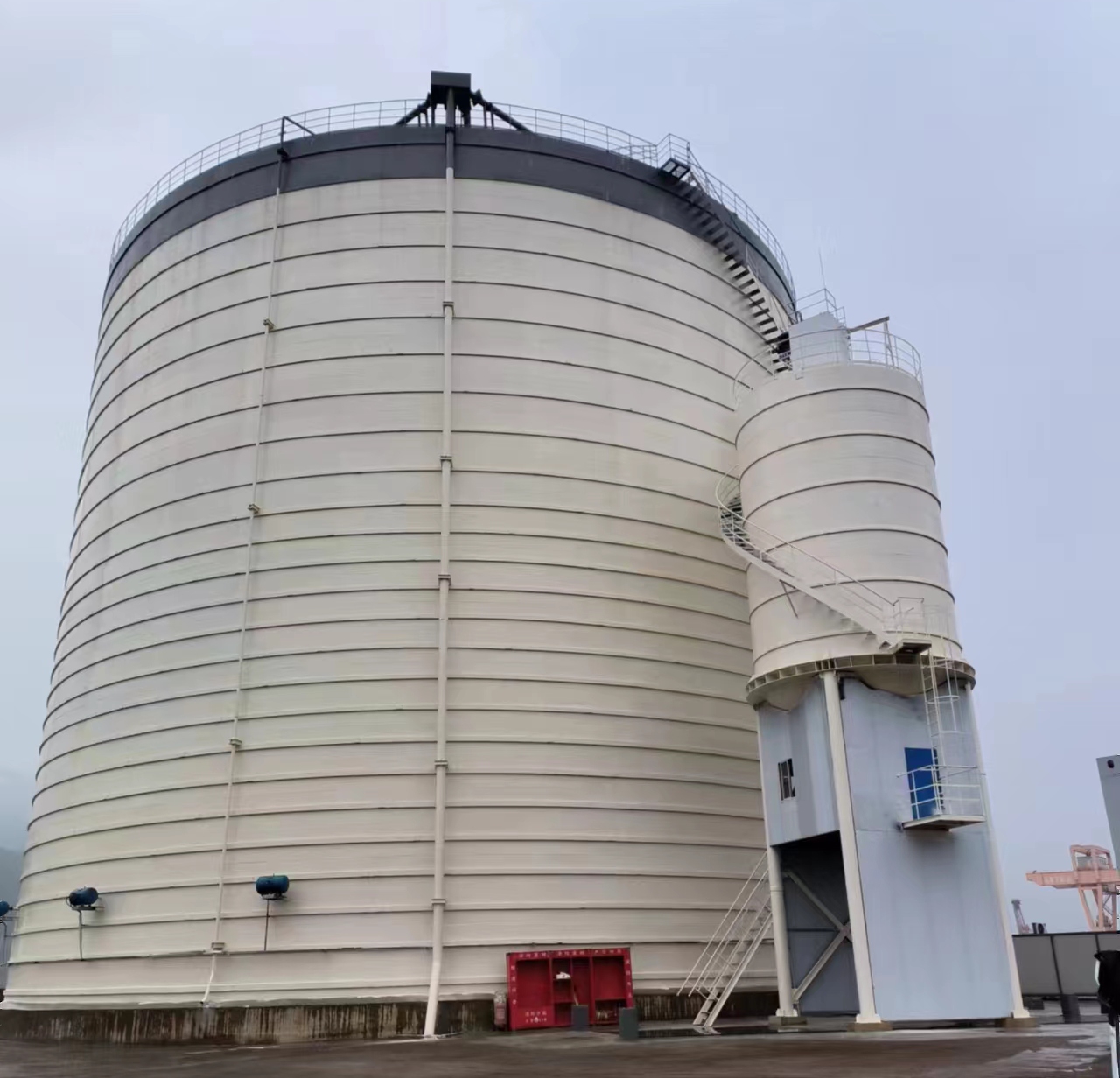 白碱滩10万吨水泥钢板库